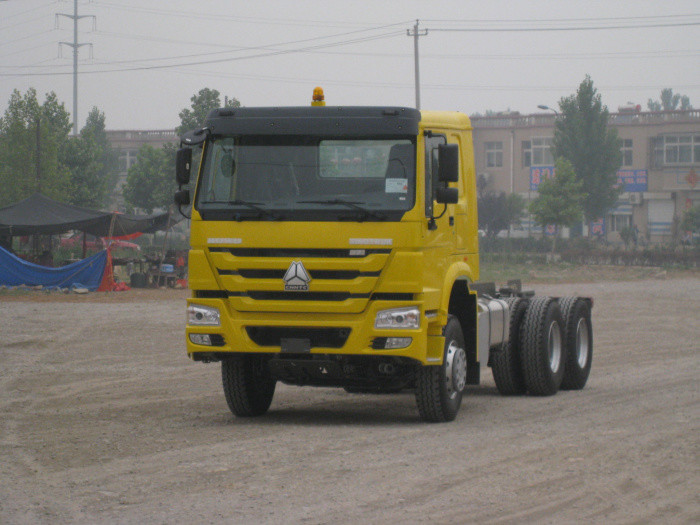 Bule Color HW76 Cabin Prime Mover Truck 371hp 10 Wheels 6x4 With Air Conditioner