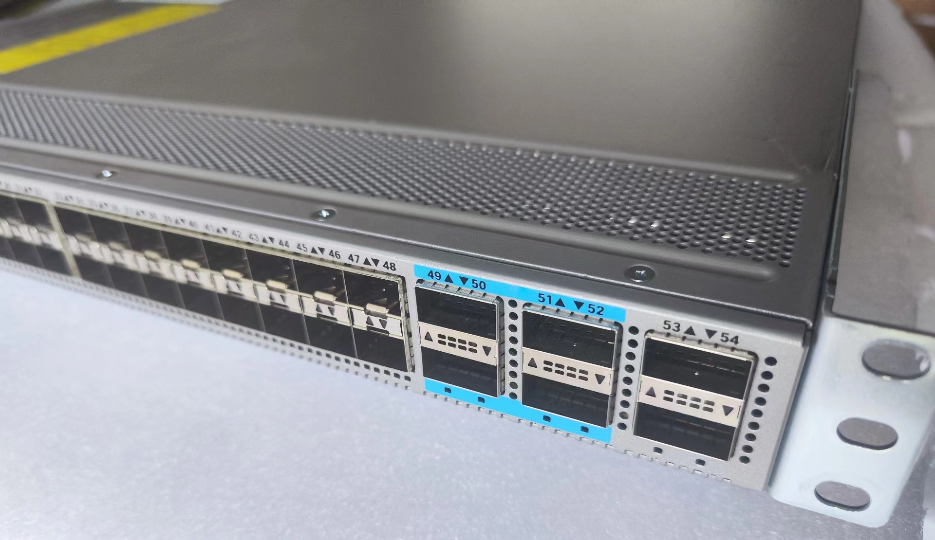 3.2Tbps N9K-C92160YC-X Cisco Nexus 92160yc X Switch 6 Ports QSFP Switch
