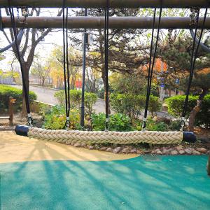China Outdoor Tree Rope Bridge 2.5m 4m Commercial Playground Game Equipment wholesale