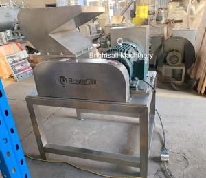 China 50-1000kg Per Hour Capatcity Liquiritia Flour Grinder Machine For Granules Making on sale