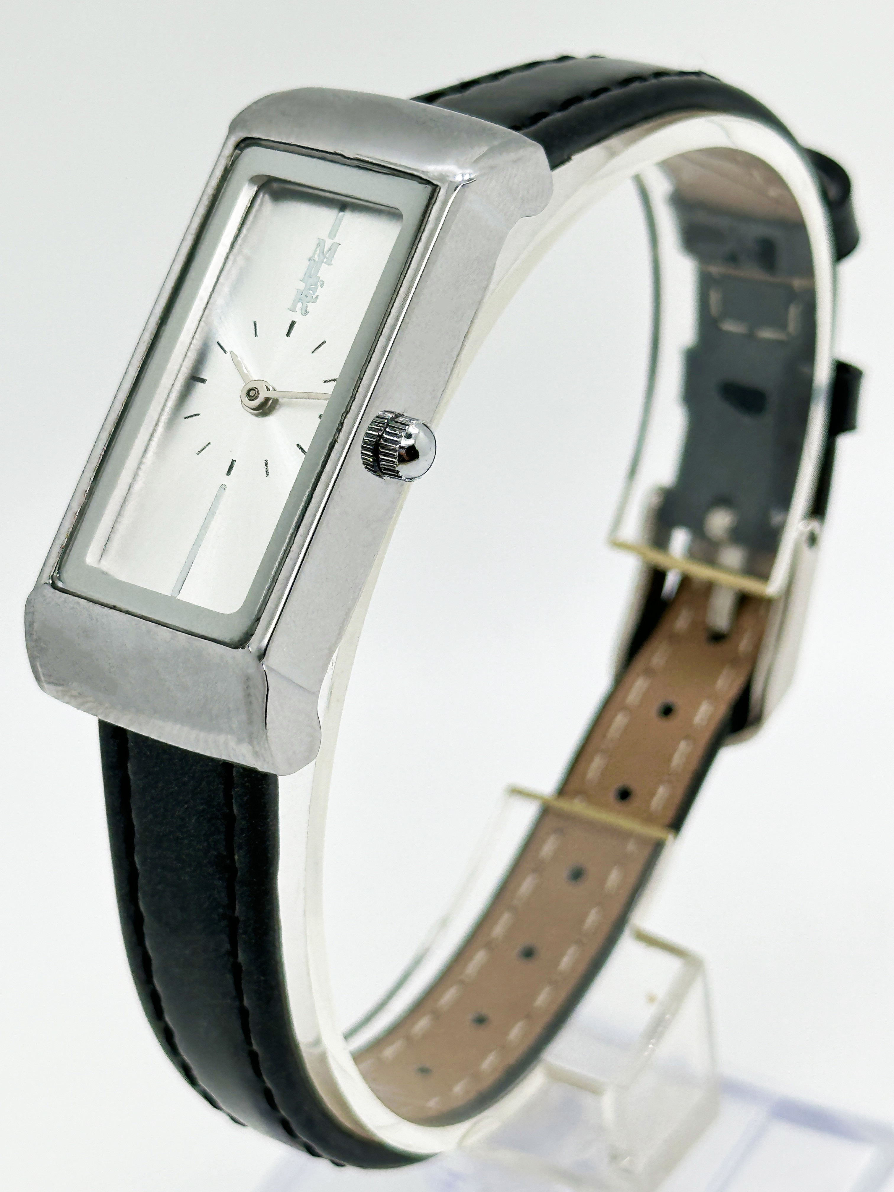Womens Chic Quartz Watch 30mm Golden Dial Stainless Steel Case Quartz Watch