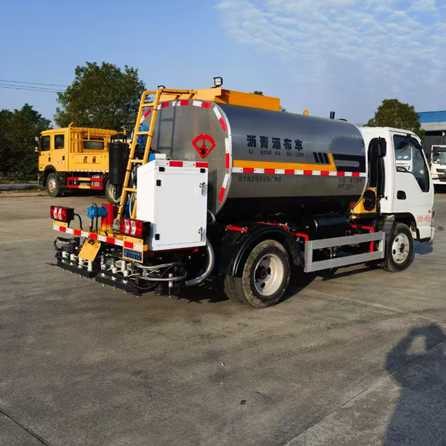 Factory Direct Supply Mini 3 m³ JAC Truck Asphalt Sprinkler Truck Mud Sprinkler Truck