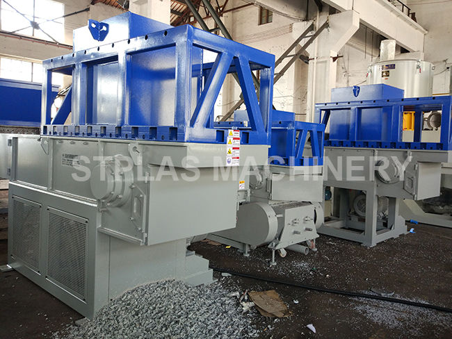 Single Shaft Plastic Shredder Machine / Chipper Machine For PET Bottle Rubber Tire