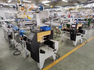 China Heat Sealing Bakery Packing Machine 220V Pillow Bag Packaging Machine wholesale