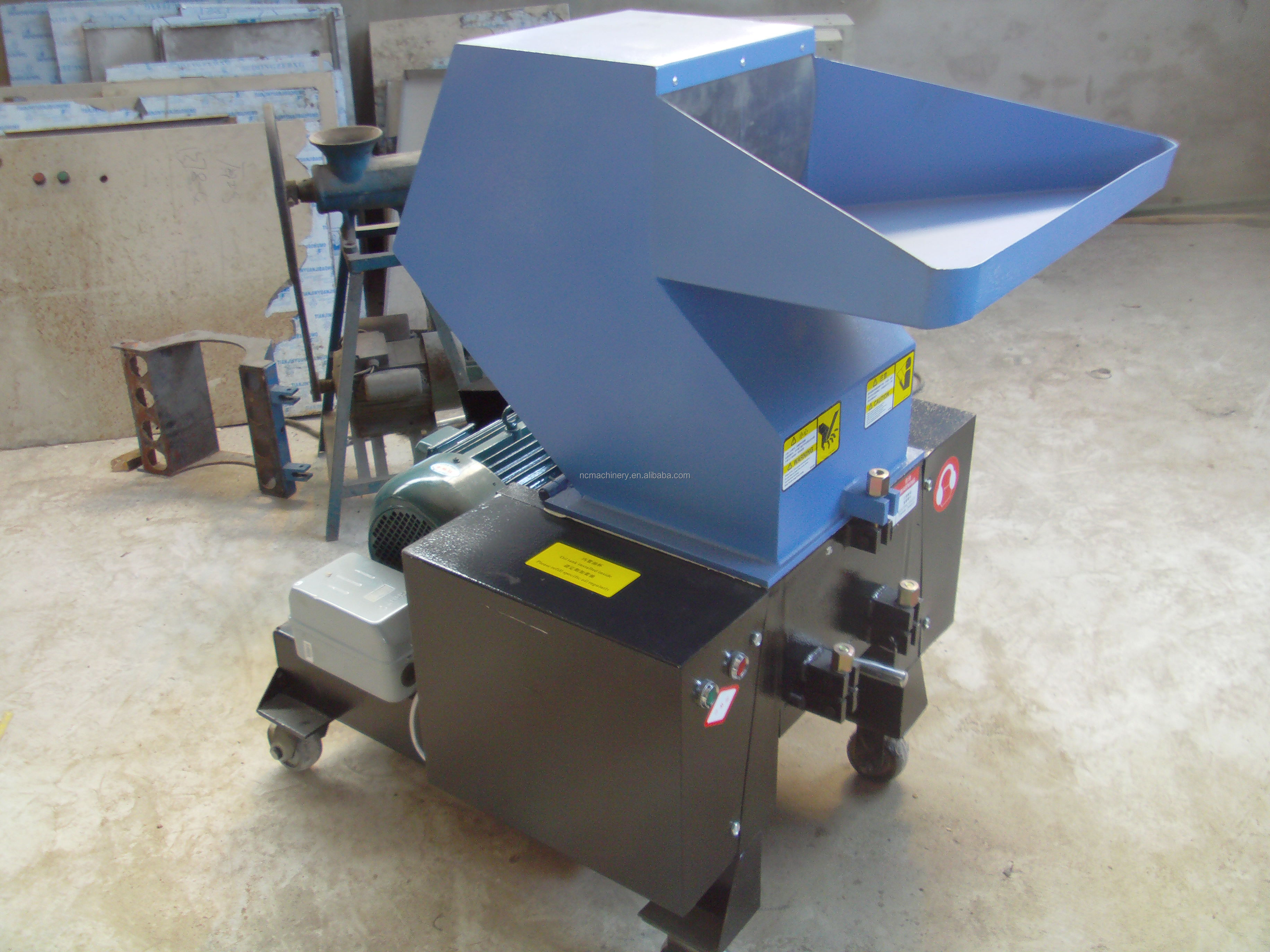 200-600KG/H Cow Bone Grinder Essential for Fruit Processing Plant Operations
