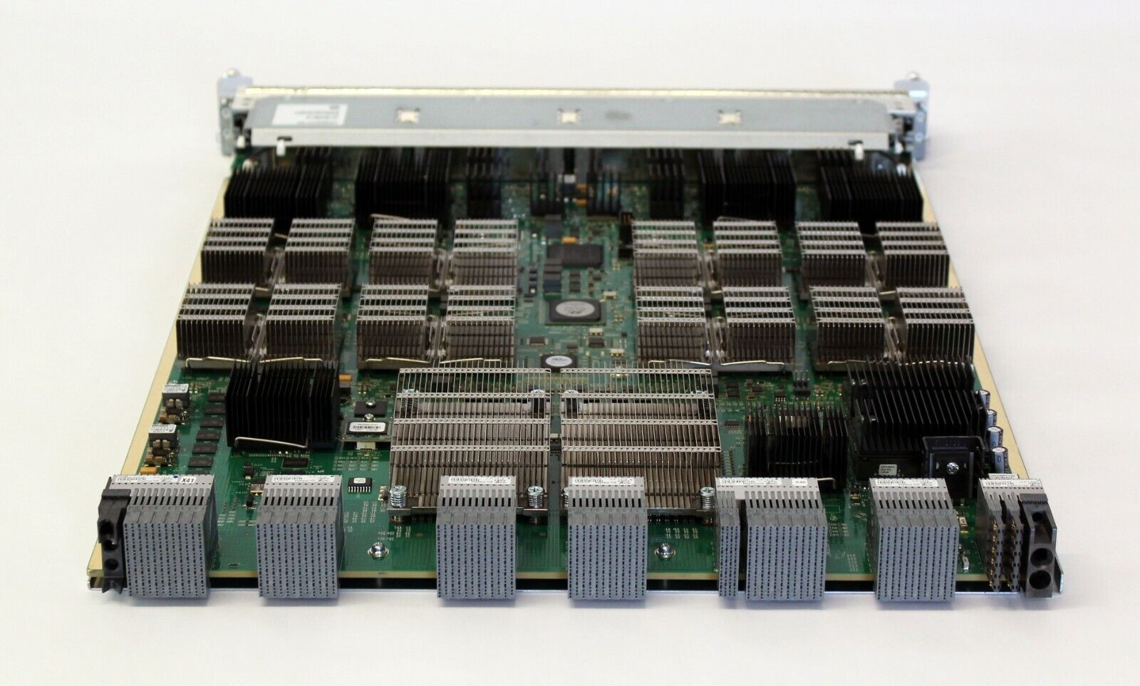 Speed Networking Made Easy with N77-F324FQ-25 C6k 7700 F3-Series 24 Port 40GbE Switches