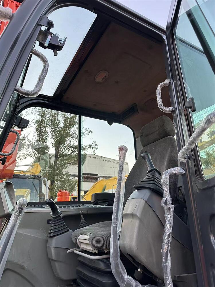 Korean Original Doosan DX60 Excavator in Durable and with Original Hydraulic Cylinder