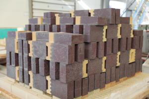 China 1700C Magnesia Chrome Bricks Mag Chrome Brick For Glass Tank Furnaces wholesale
