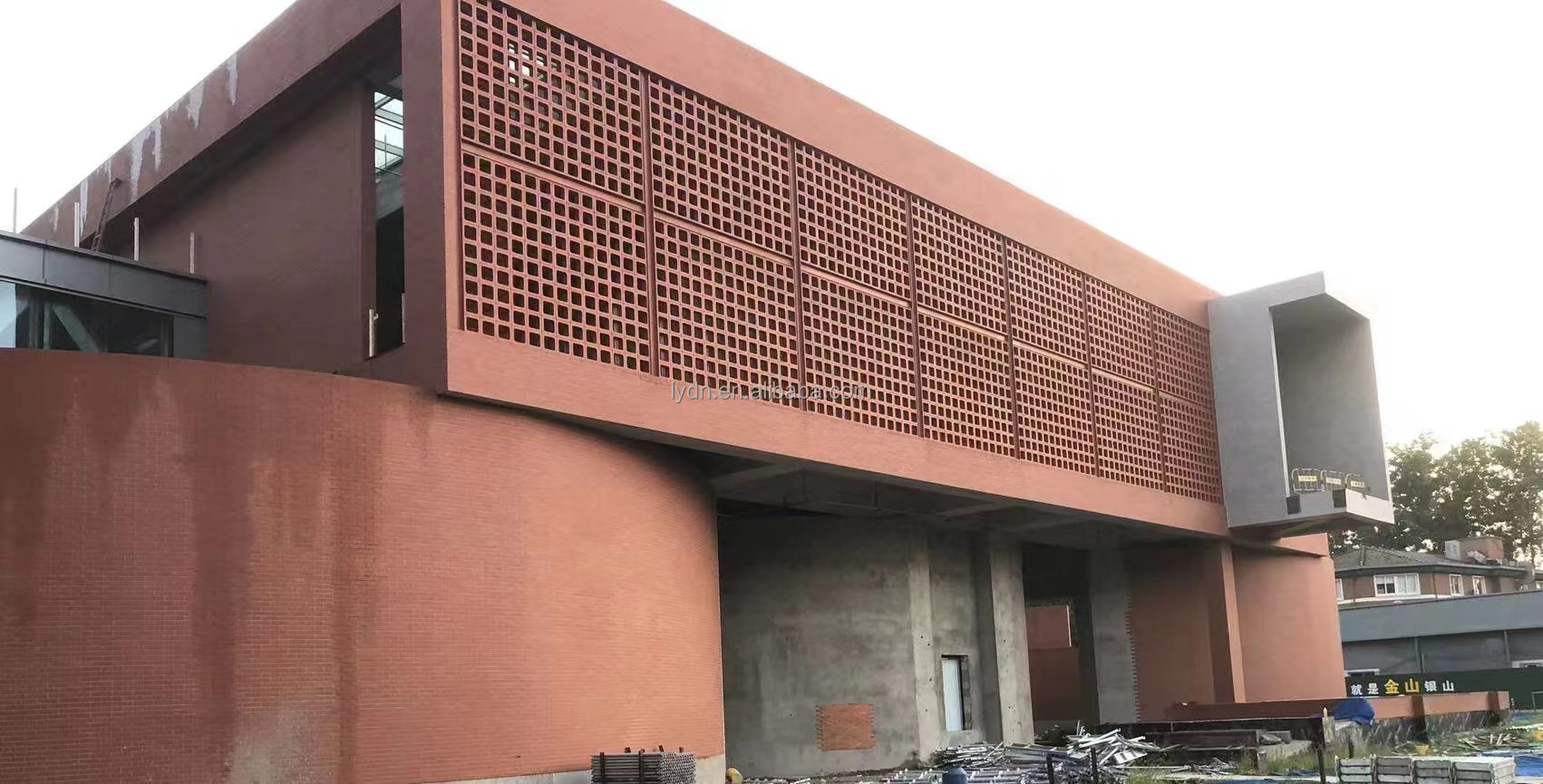 Terracotta Wall Breeze Blocks Heat Insulation 800 Centigrade Red Brick School Building Decoration Material