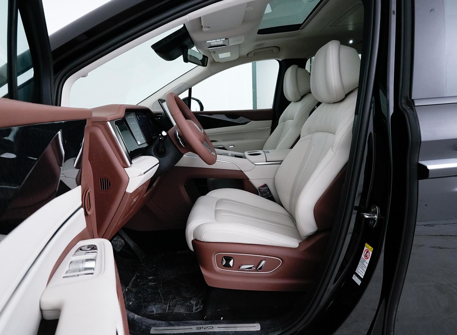 Wheelbase 3045MM MPV Hybrid with 7 Seats and 1805MM Height BYD Xia 2025 Model Big Space Vehicle
