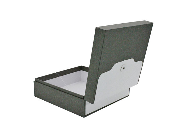 Square Shaped Paper Craft Gift Box Size 19 * 19* 7.7 CM With Rope Open Type