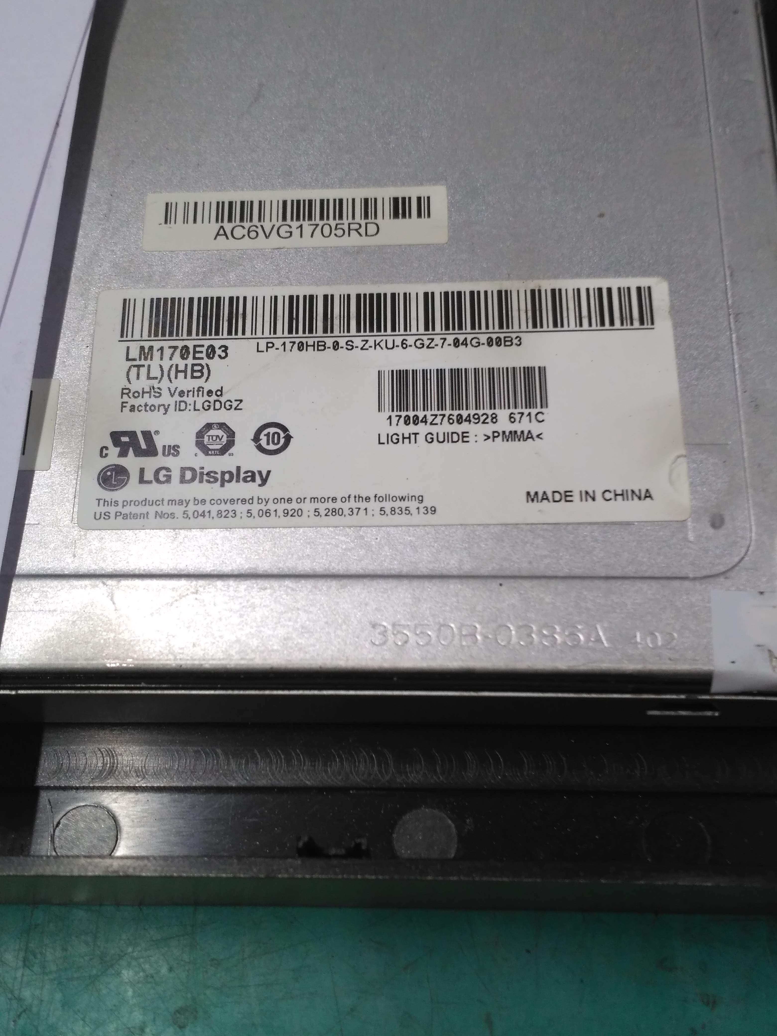 17.0" 96PPI 1280x1024 Square Tft Display 250cd/M2 9.66W LM170E03-TLHB