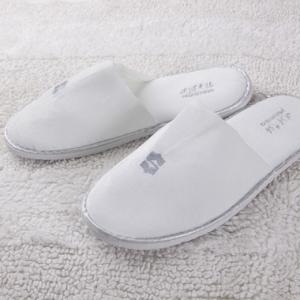China Waffle Weave Embroidered Closed Toe Hotel Slippers Disposable Towelling Slippers wholesale