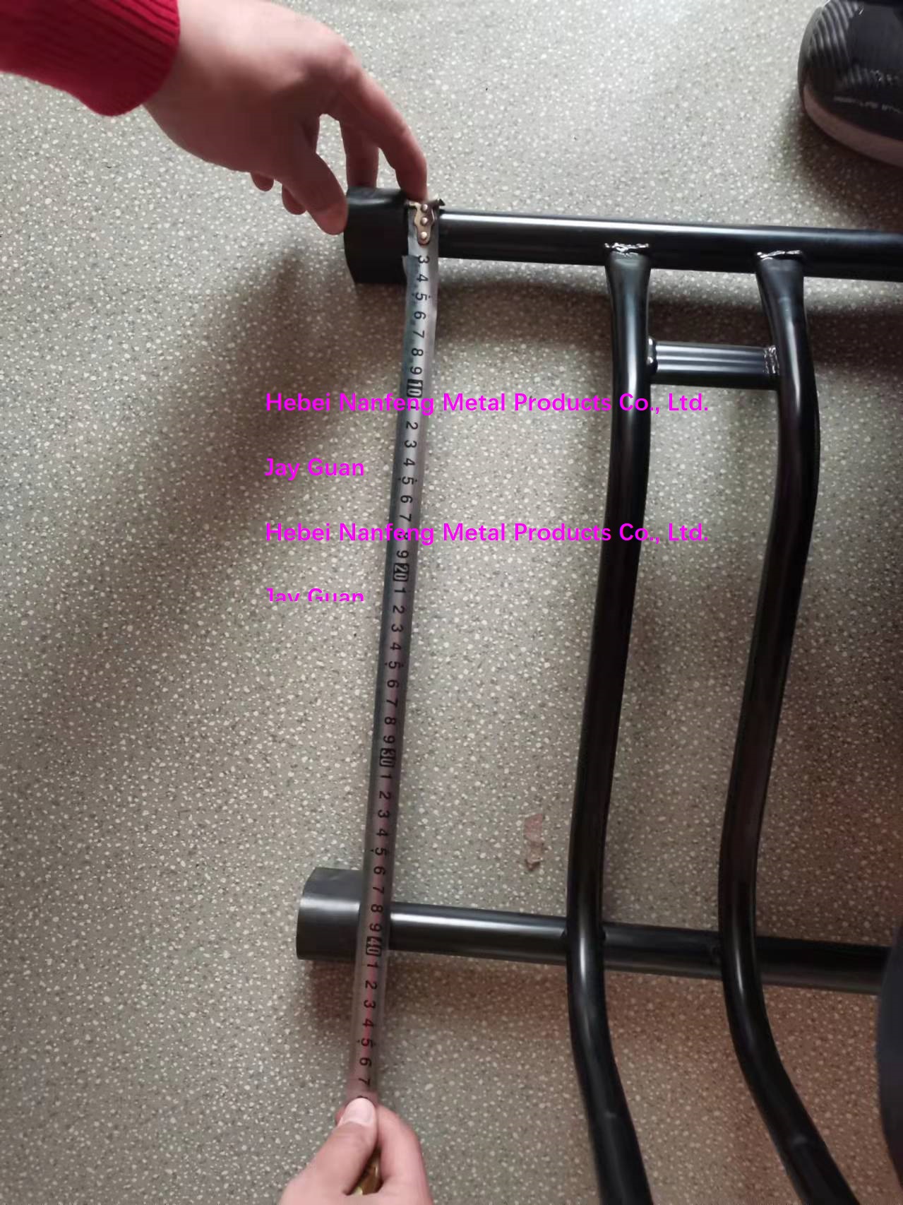Space-Saving Bike Floor Stand Black Bike Rack for Garage Certificate ISO9001 2015