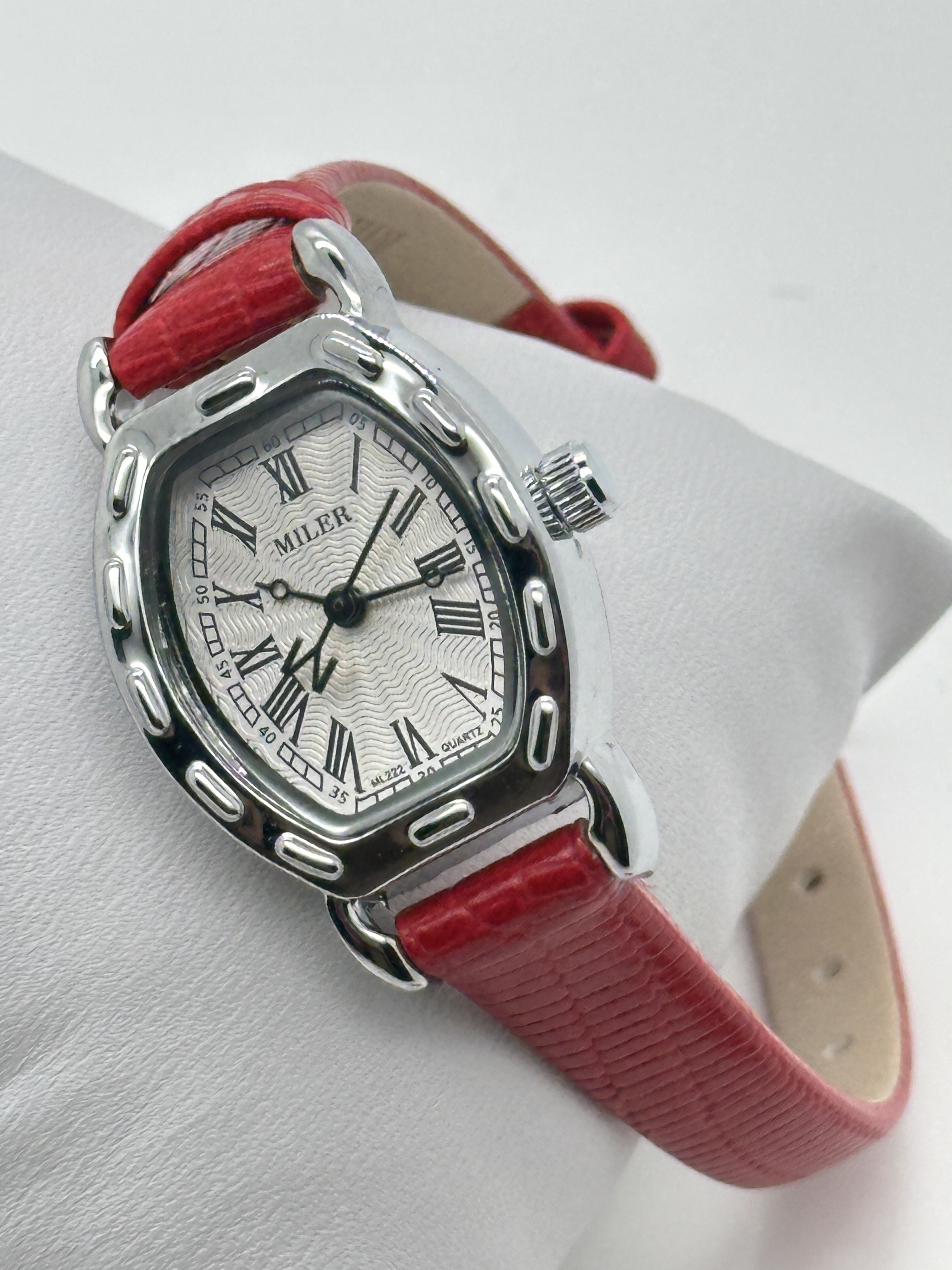 Modern Leather Strap Watches Laser Engraved Logo 30 Meters Water Resistant
