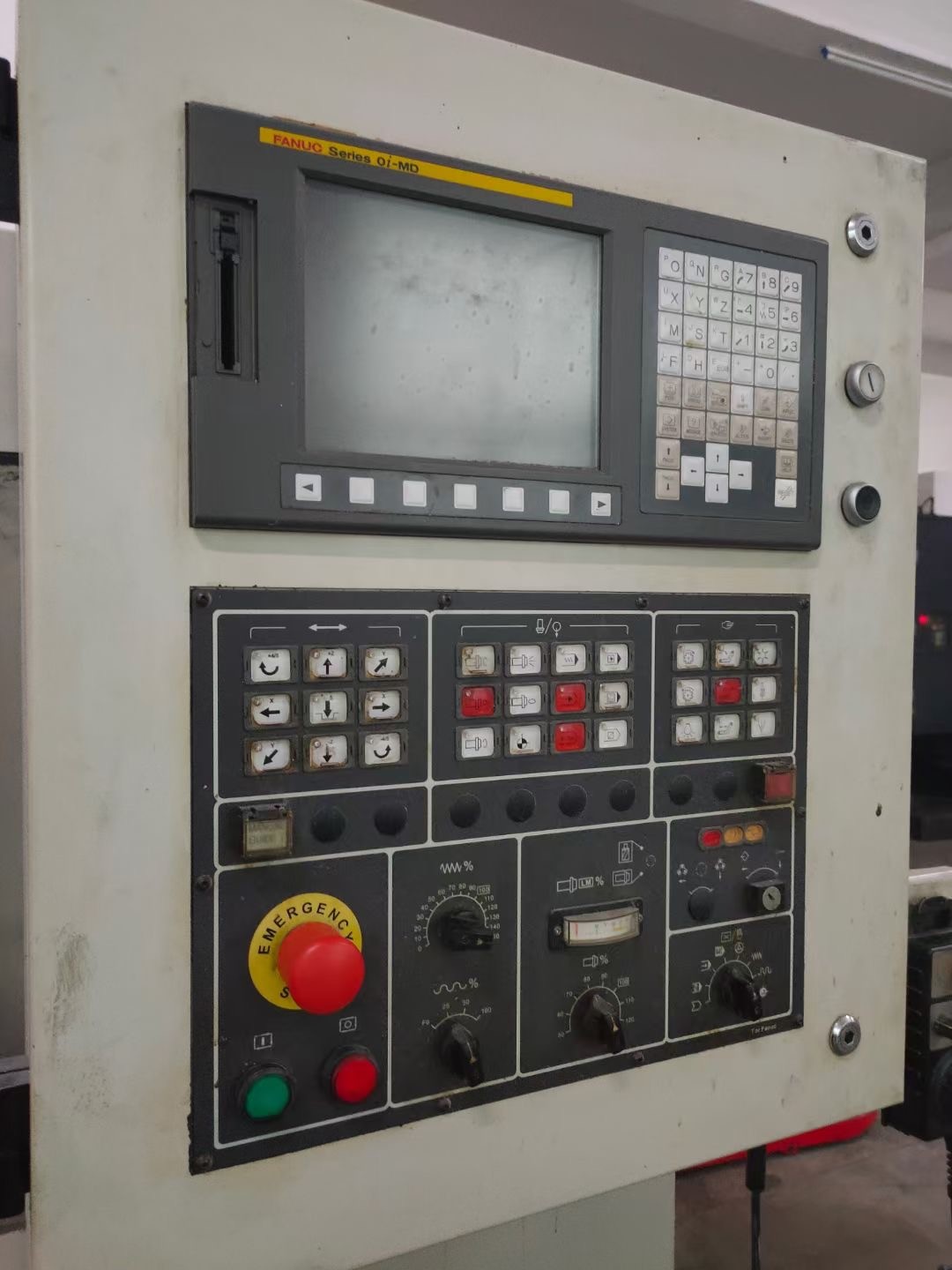 Used 1000rpm 3 Axis Vertical Machining Center LITZ 650 850 VMC With Fanuc