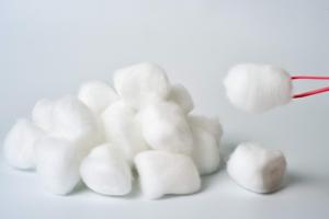 China Sterilization 0.5g/Pcs CE FDA Medical Cotton Balls wholesale