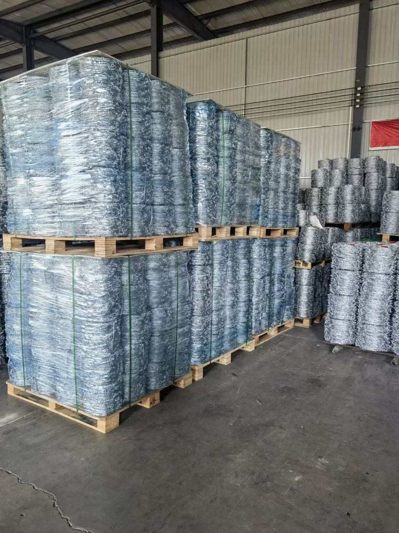 15 - 200g Zinc Coated Steel Barbed Wire Rolls for Enhanced Corrosion Protection