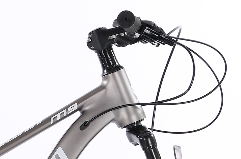Customized Carbon Fiber Effect Mountain Bike with SHIMANO 21 Speed Groupset and Alloy Frame by GOMID