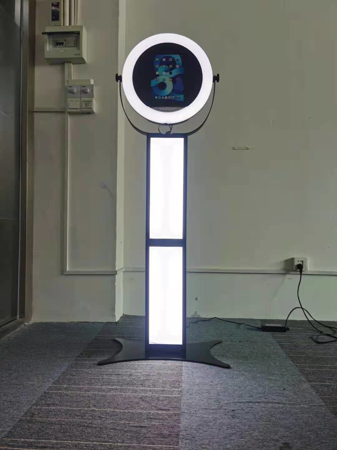 Automatic Digital Social Media Kiosk Photo Booth LED Ipad Selfie Station
