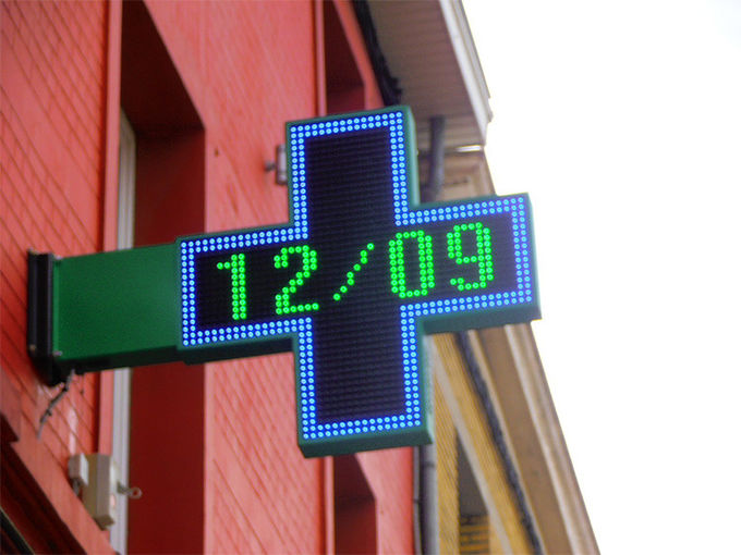 Iron Cabinet Outdoor Led Screen 7000cd/Sqm Anti Rust P10 Cross Pharmacy