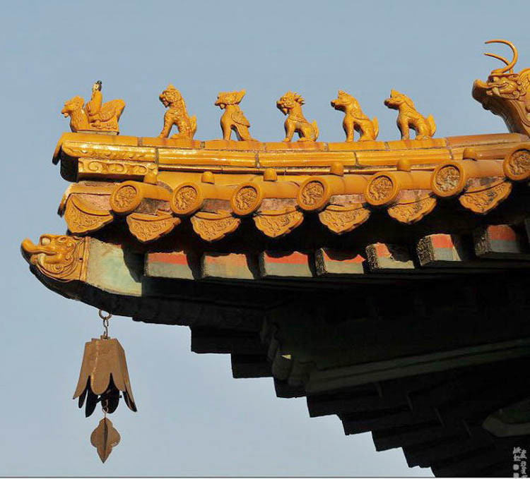 Colored Glaze Chinese Roof Ornaments Dragon Pattern Kaolin Clay Decorative Roof Tiles