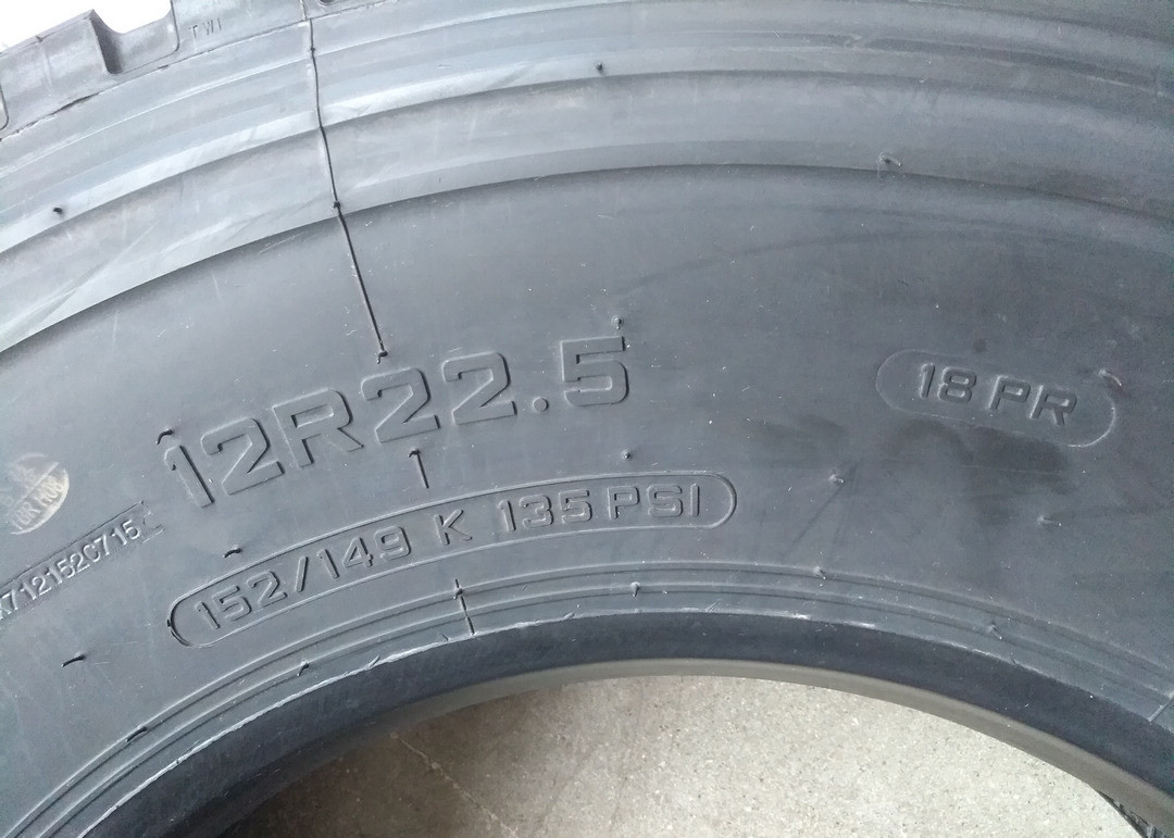 Tubeless Truck Bus Radial Tyres 12R22.5 152/149K Opened Outboard Shoulder