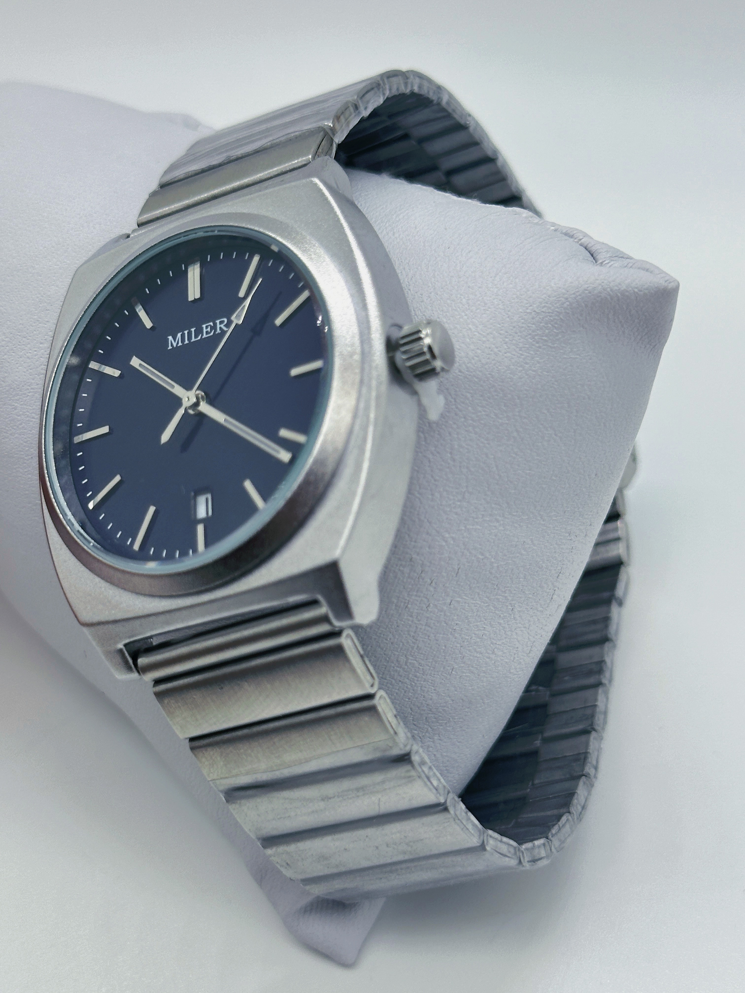 18mm Classic Stainless Steel Strap Watch Water Resistant To 30m With Luminous Hands