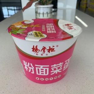 China Not Spicy Cup Instant Noodles with Rich Tomato Beef Flavor 12-Month Shelf Life wholesale