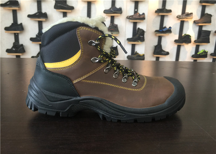 Ankle Support Safety Boots / Steel Toe Waterproof Work Boots With Warm Keep Fur