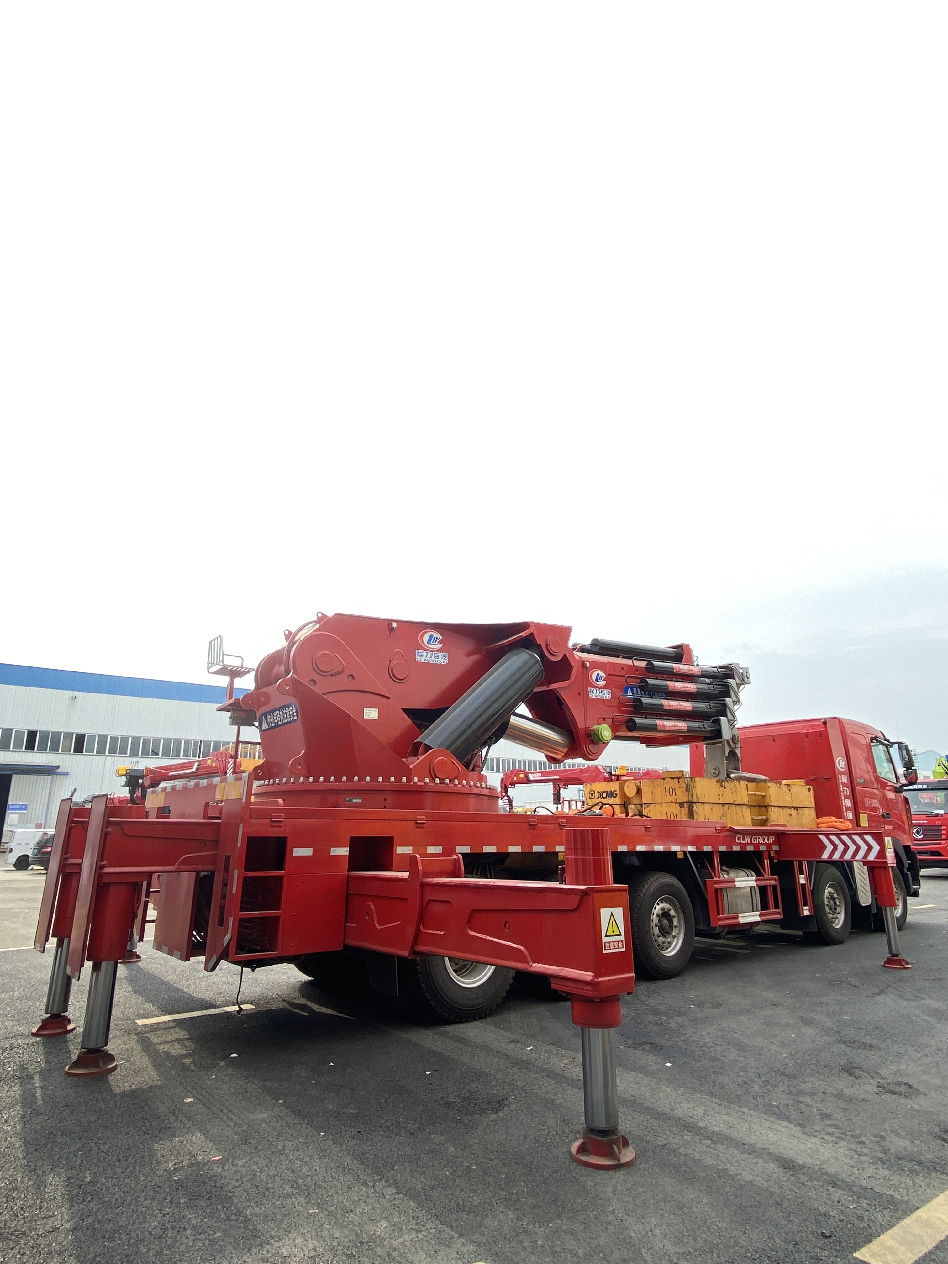 3.2 Tons Crane Truck 4X2 6X4 8X4 Hydraulic Telescopic Boom Crane Truck