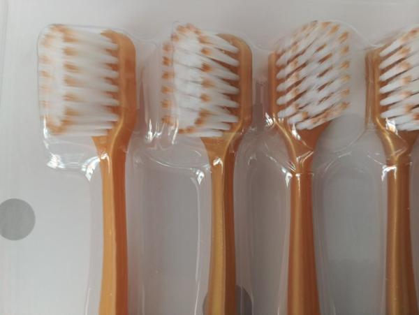 Toothbrush 6-piece set for family travel easy to carry teeth cleaning plastic
