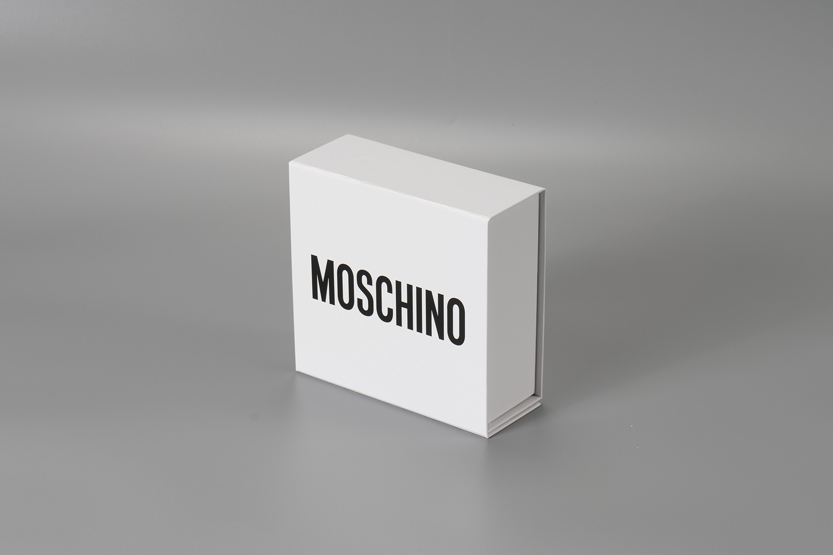MOSCHINO Automatic Foldable Paper Boxes Gift Packaging With Magnets