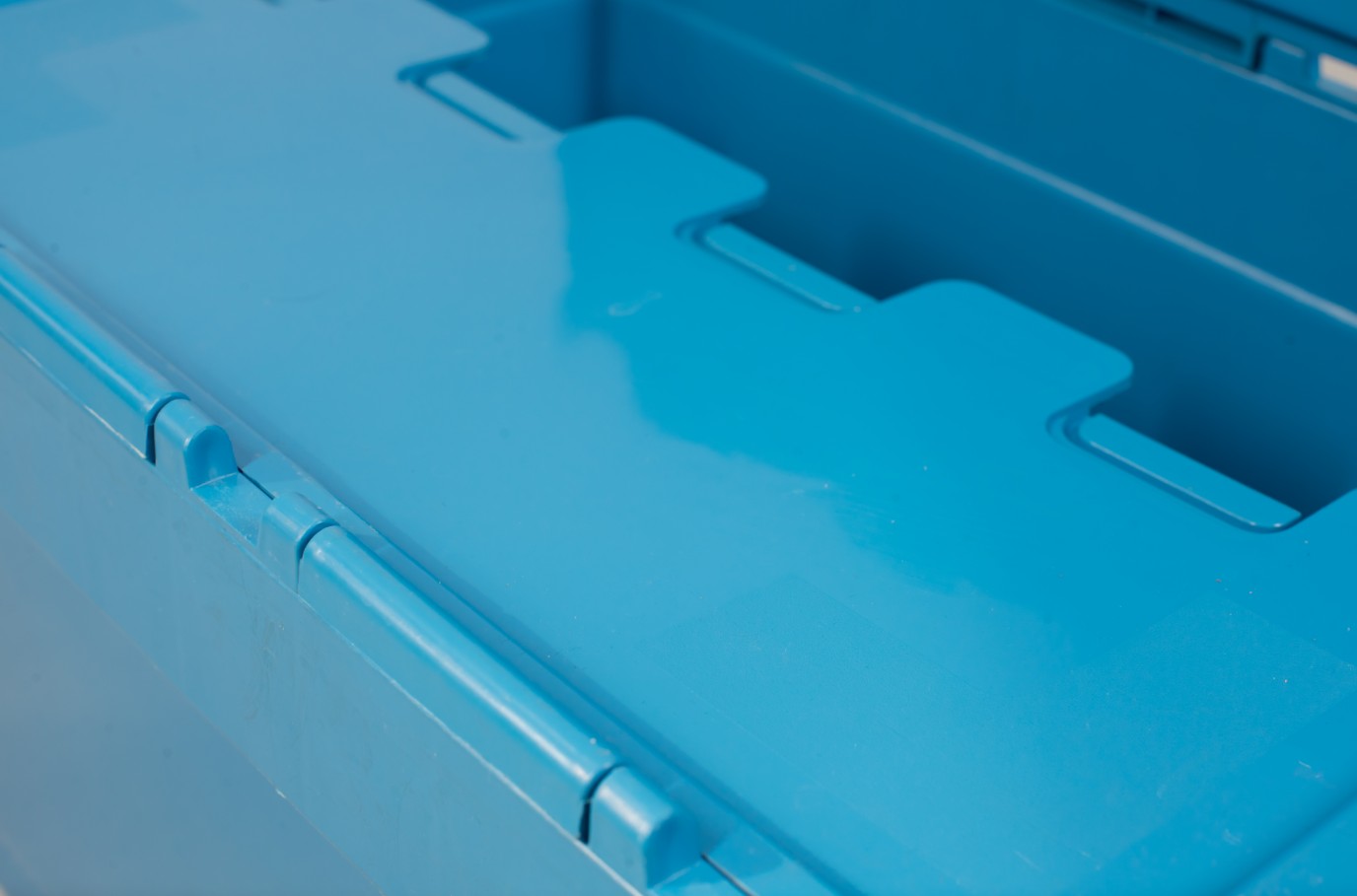 wholesale plastic nested and stacked hinged container with lid fruit box crates
