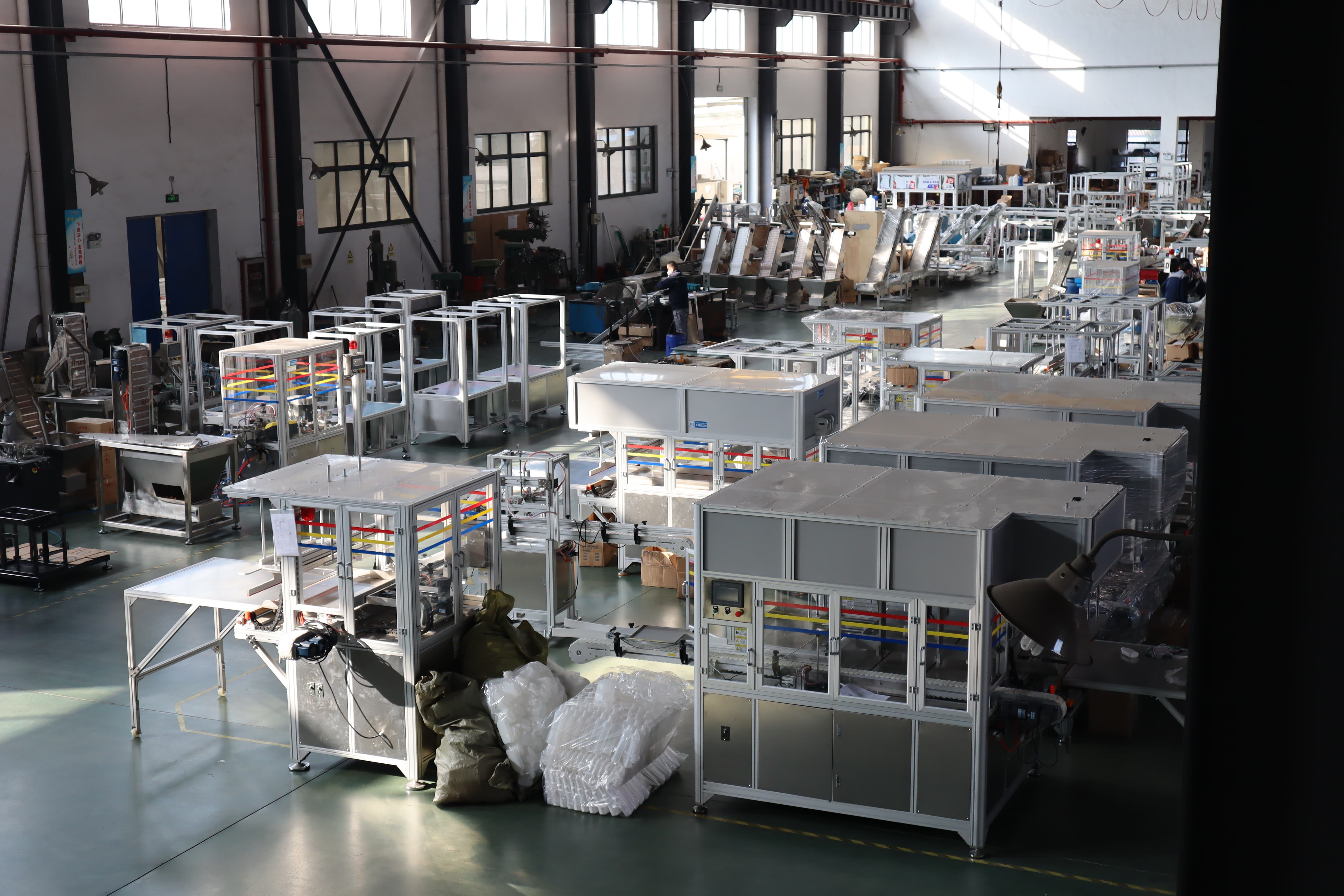 Full Automatic Plastic Oil Bottle In Mould Labeling Machine 50L For Blow Molding