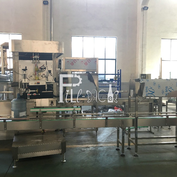 PVC Label Roll 3 Gallon 1500BPH Shrink Labeling Machine