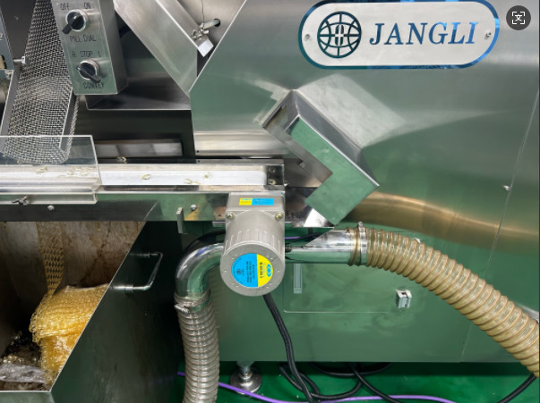 PLC And Touch Screen Control System Soft Gelatin Capsule Machine For Round Capsule Size And 4-32 Plungers