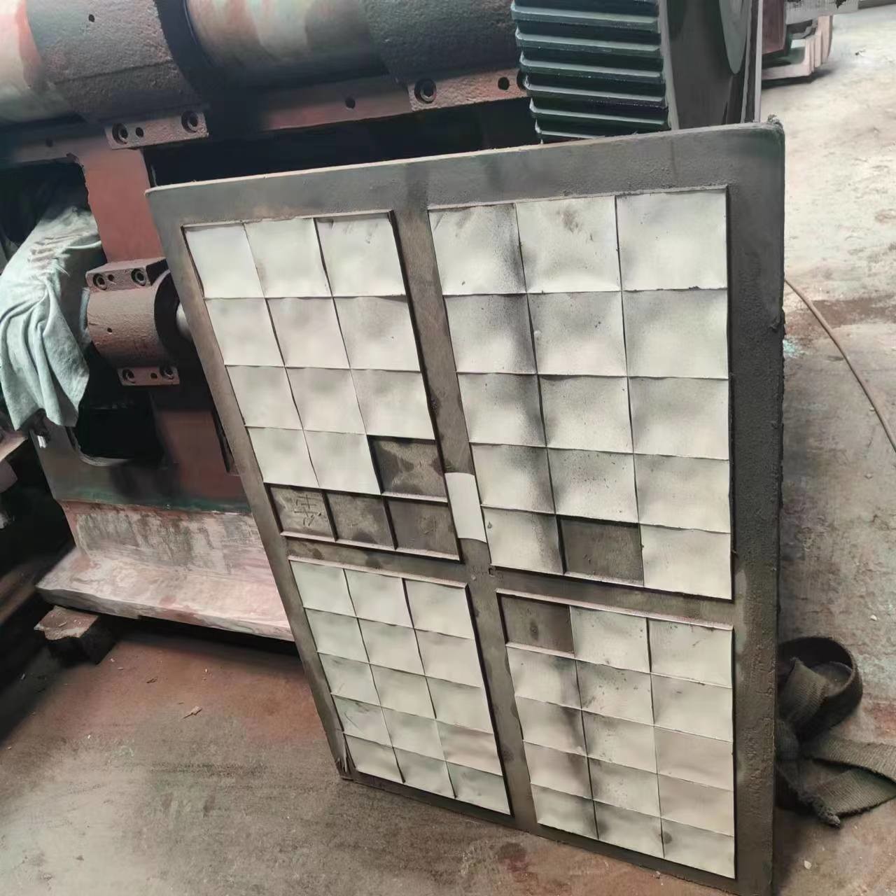 Carton Flat Press Emboss Indentation Machine 1500Model Of Die Cutting 7.5KW 1500*1050