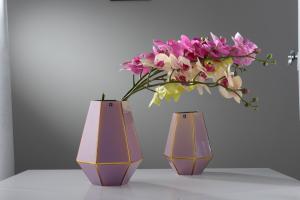 China Handmade Glass Vase With Golden Edge Individual Packing wholesale