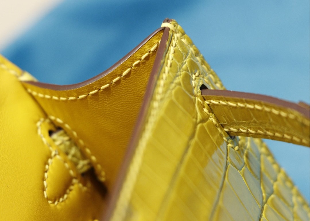 Womens Handhold Yellow 22cm Crocodile Skin Bag With Square Shape