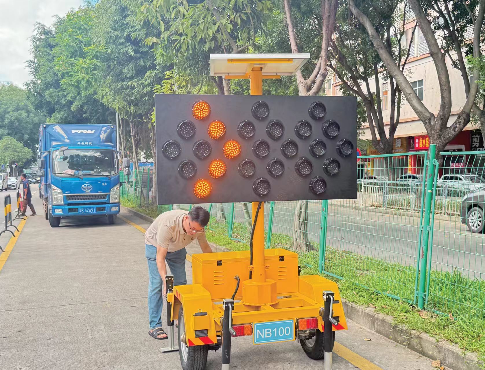 LED Arrow Board With Wireless Remote Control For Road Construction