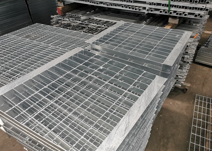 Q235 Toothed Flat Steel Galvanised Trench Grates Rust Resistance