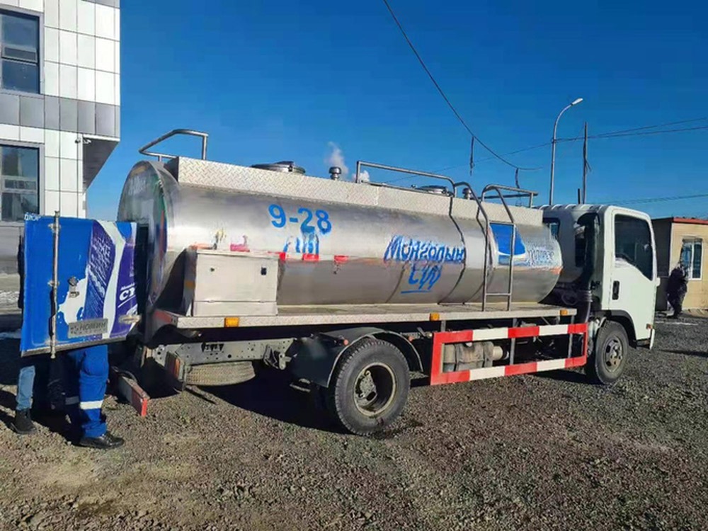 380V / 3PH/ 50HZ Refrigerated Large Milk Chiller Tank Truck for Milk Transportation