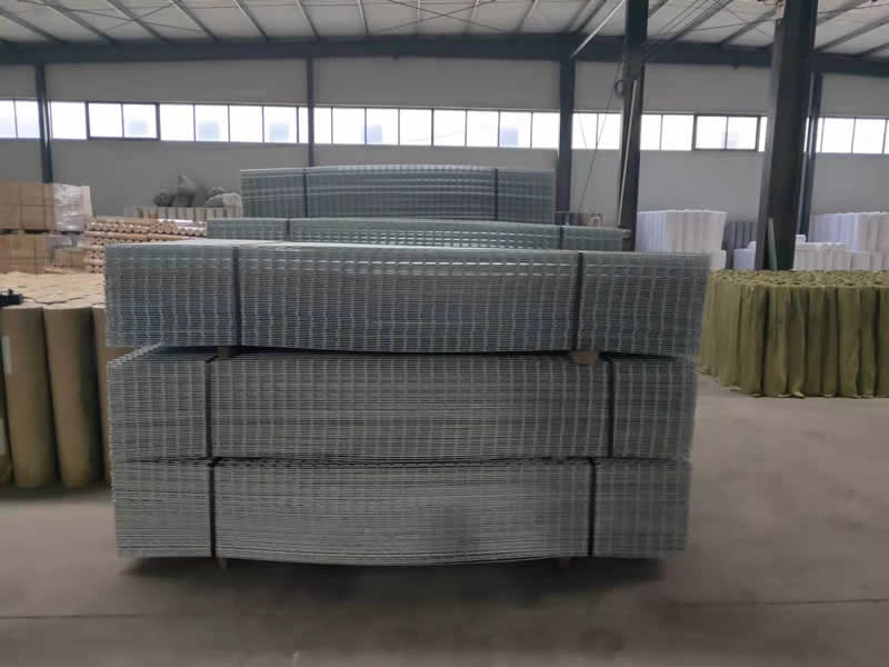 30 Meters Chicken Cage Galvanized Welded Wire Mesh Fence Panel with Long Service Life