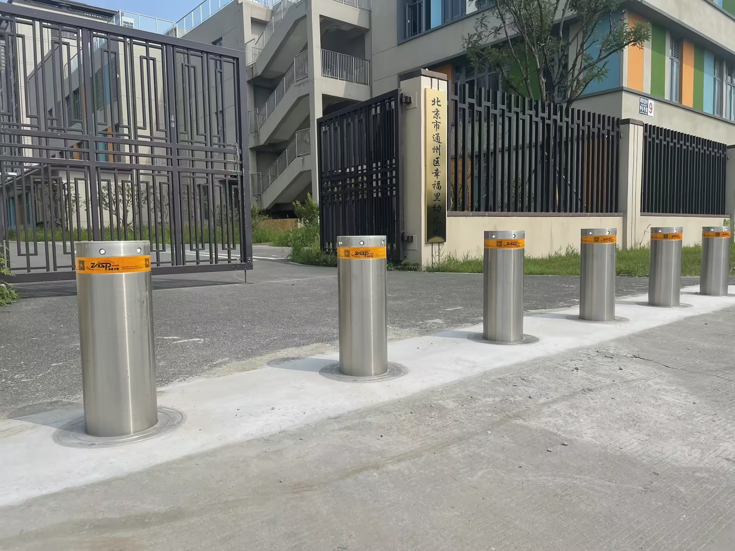 Stainless Steel Automatic Bollards For Driveways 300W 325mm Cylinder Underground Diameter