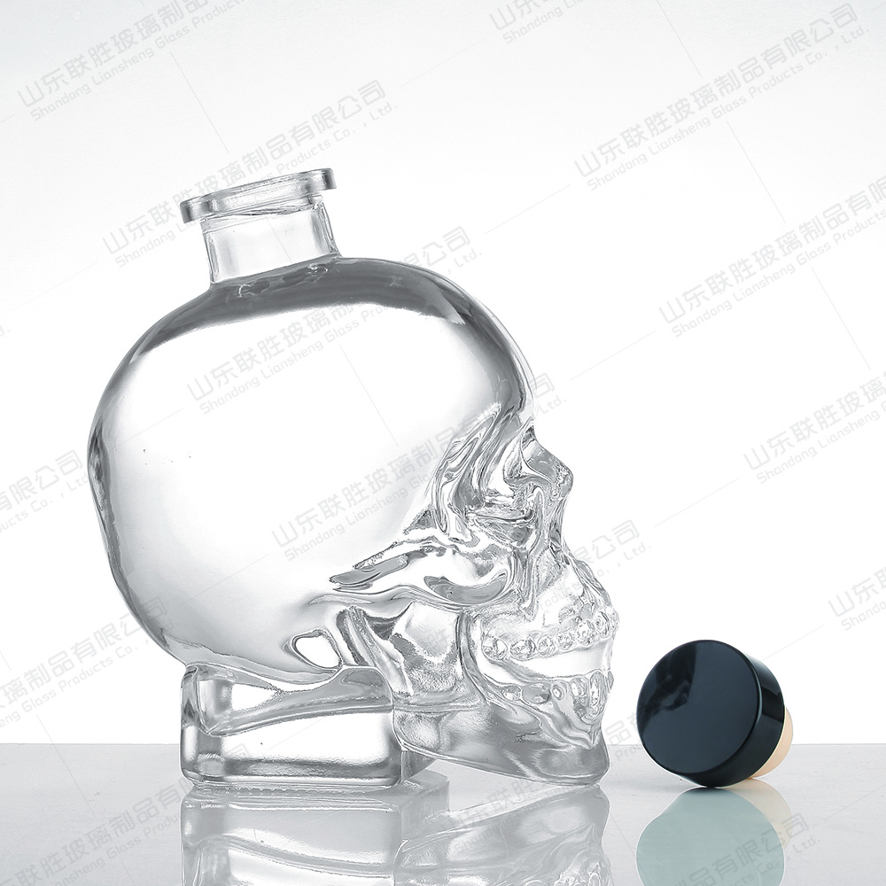 Healthy Lead-free Glass Skull Shape Bottle for Whisky Vodka Spirits 500ml 750ml 1000ml