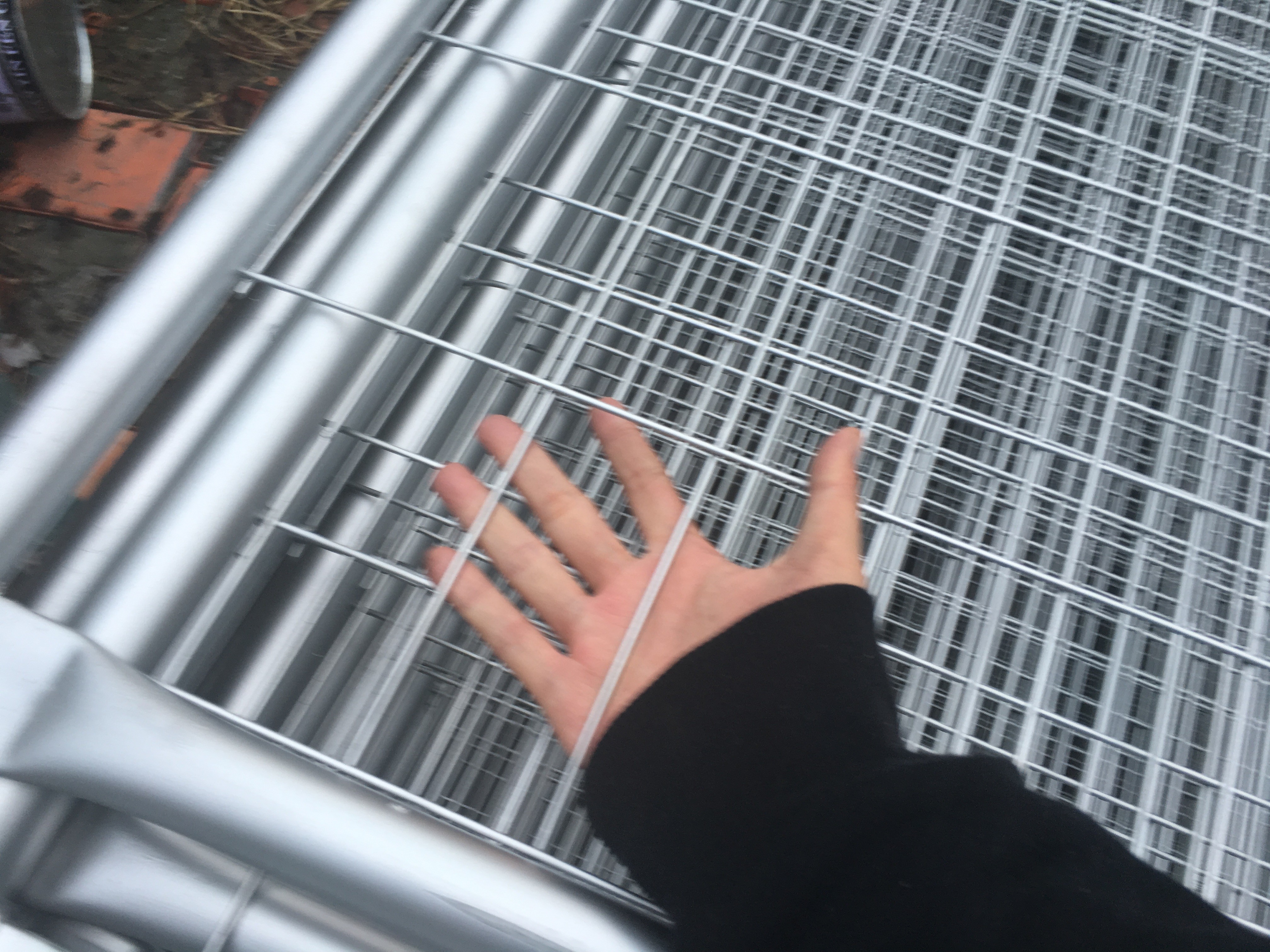 Economic Temporary Fencing for Sale 2100mm x 2400mm panels at a lowest price 3.00mm wire and mesh 60mm x 150mm