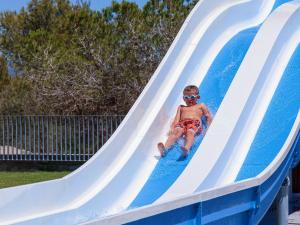 China Outdoor Amusement Water Park Games Equipment Fiberglass Slide For Swimming Pool wholesale