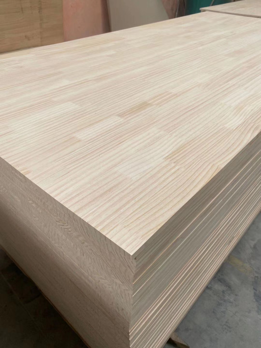 1200*2400MM Customerized Size Finger Jointed Pine Wood Board For Contemporary Indoor
