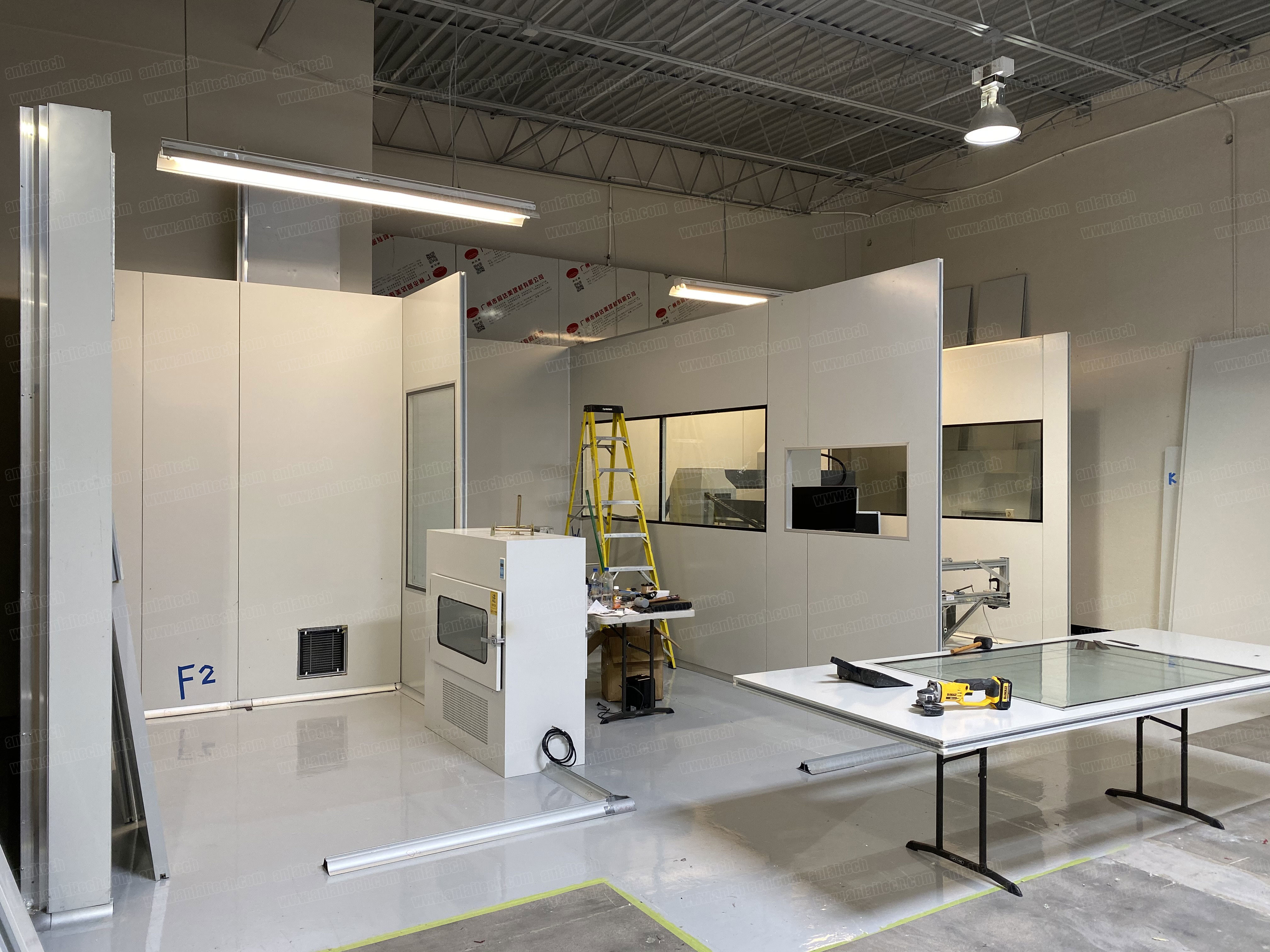 0.45m/s 800LUX Sandwich Panel Clean Room , 7kw ISO 7 Modular Cleanroom